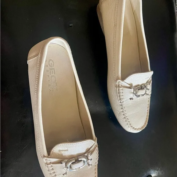 GEOX IVORY LOAFERS. Never worn - Picture 10 of 13